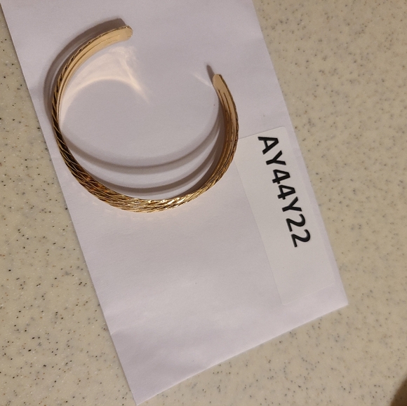 Cuff Bracelet 90's Style - Picture 7 of 7